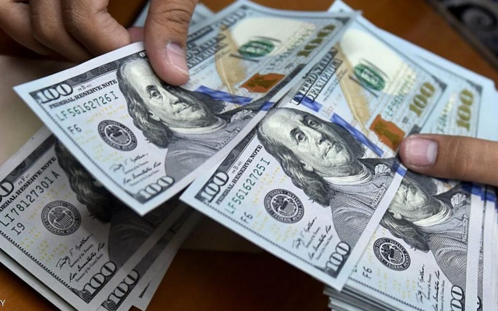 استقرار سعر صرف الدولار أمام الدينار اليوم