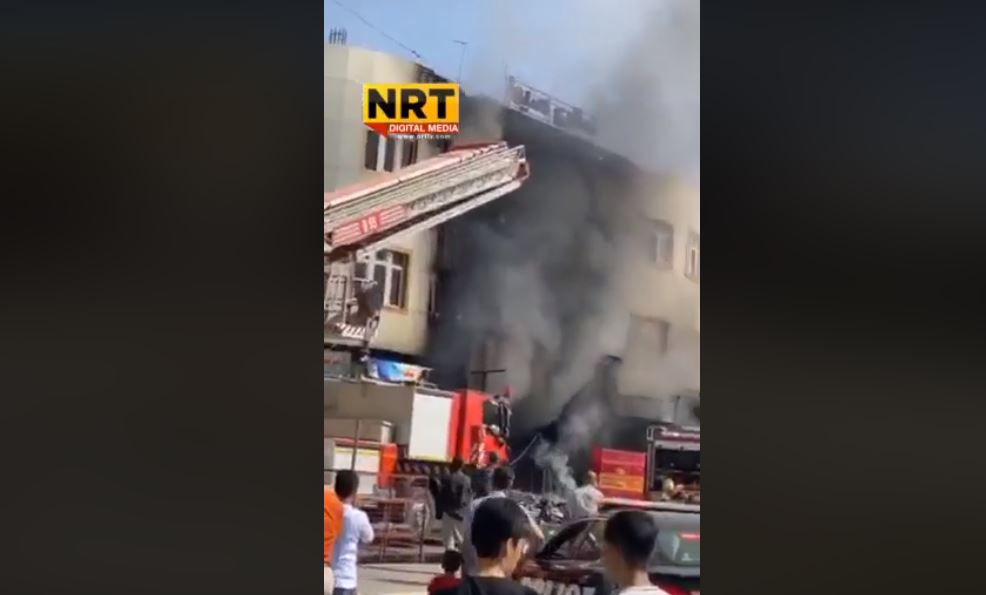 احتراق عمارة بالكامل في محافظة عراقية (فيديو)