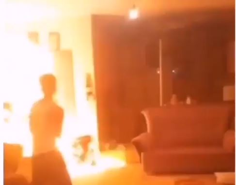 بسبب الميراث.. اخ يضرم النار في اخيه (فيديو)