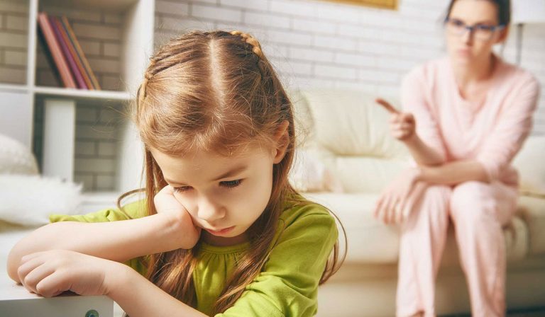 7 أخطاء تربوية تدمر ثقة الأطفال واحترامهم لذاتهم