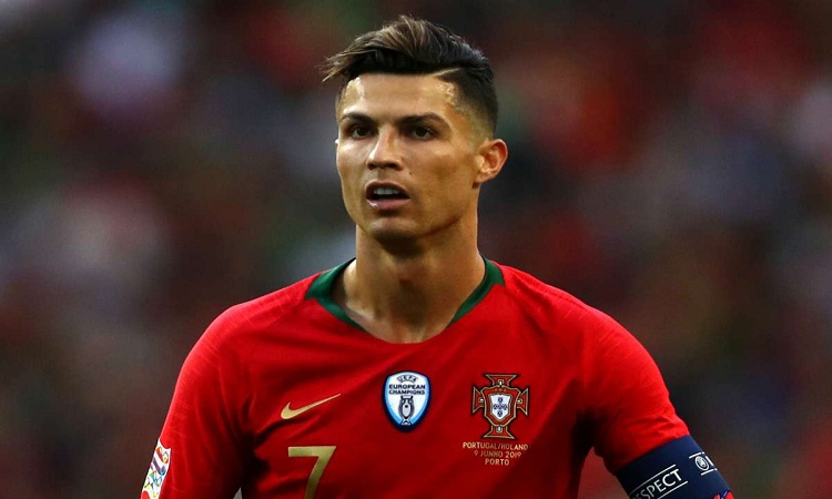النجم البرتغالي كريستيانو رونالدو يصاب بفيروس كورونا المستجد