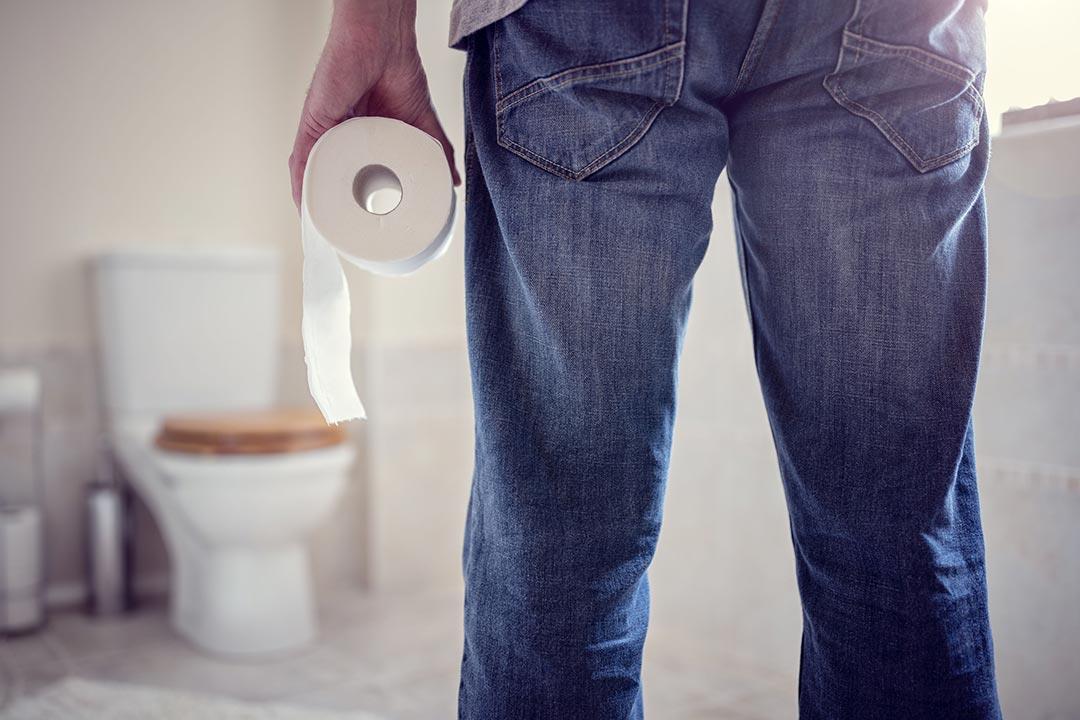علميا.. هذه هي الوضعية الأفضل للتبول عند الرجال