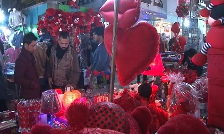 أفكار قد تساعد العزاب على قضاء عيد الحب بسعادة