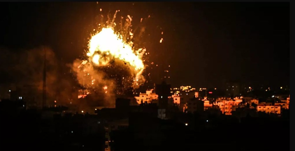 بعد تسببها بـ 30 حريقا..اسرائيل ترد على بالونات غزة الحارقة بطريقتين (تغريدة)