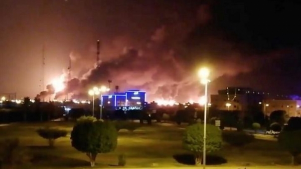 الحوثيون يهددون باستمرار استهداف آرامكو.. وبريطانيا تندد بالهجمات