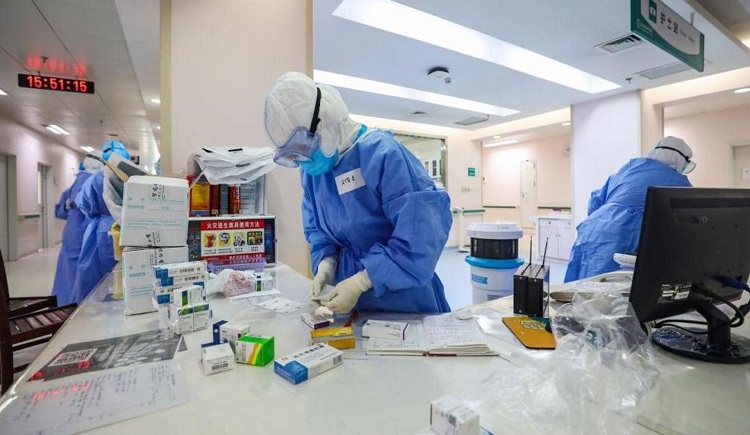 بالصور.. البدء باعطاء لقاح كورونا