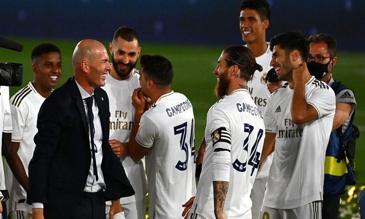 زيدان يثير الجدل حول رحيله عن ريال مدريد