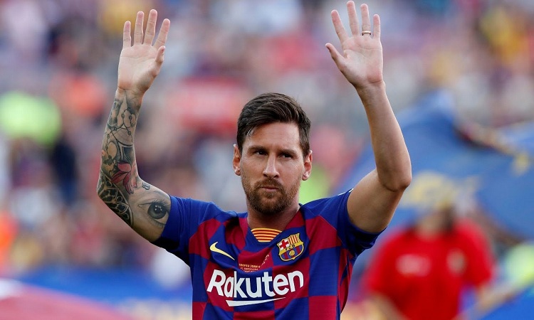 ميسي يمدد عقده مع برشلونة لعامين