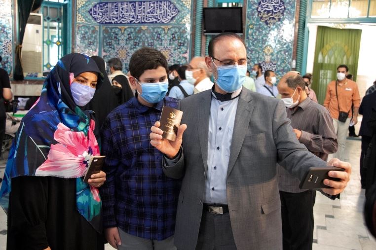 استمرار فرز الأصوات في الانتخابات الرئاسية الايرانية وتوقعات بفوز رئيسي
