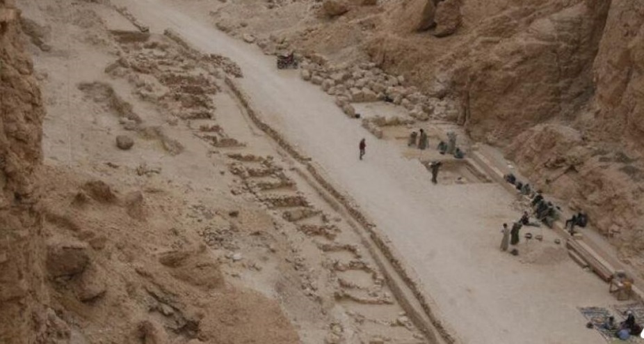 يعود الى 2500 عام.. مصر تعلن عن اكتشاف أثري كبير