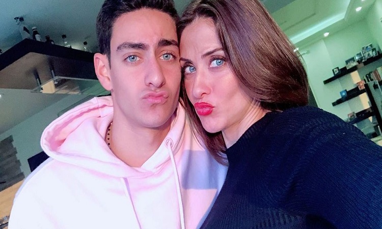 فيديو لفنانة مشهورة مع ابنها يثير جدلا واسعا