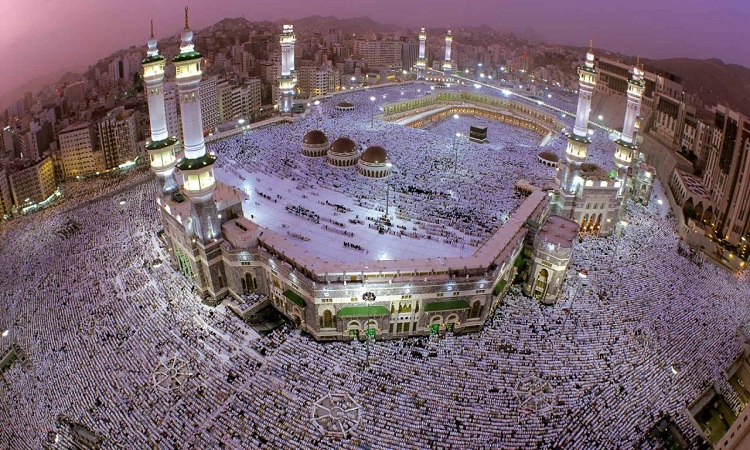 أحداث تاريخية أوقفت مناسك الحج .. إحداها قتل ثلاثة أرباع الحجاج