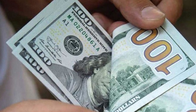 سعر الدولار يشهد انخفاضا طفيفا في الأسواق العراقية