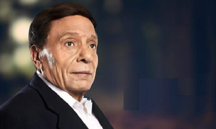 هجوم حاد على نجل فنانة مشهورة بسبب قبلة والدته من عادل إمام (صورة)