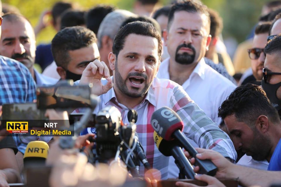 عبدالواحد من وسط المحتجين: سنتظاهر الف مرة حتى تصبح ثورة في اقليم كوردستان