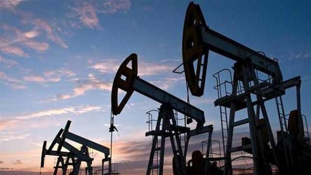 تراجع أسعار النفط وسط ضغوط على السوق بفعل توقعات بضعف الطلب