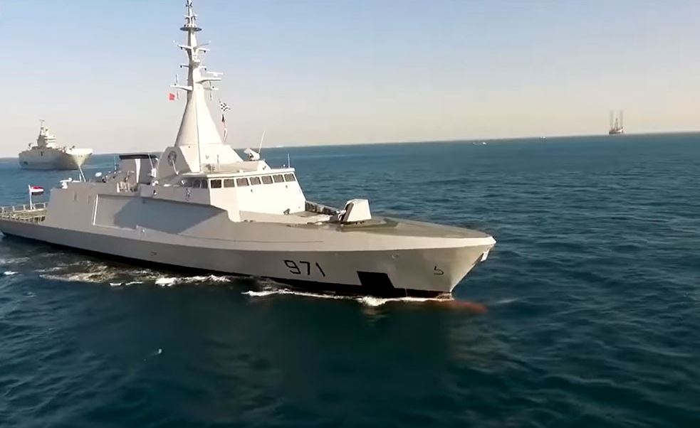 البحرية المصرية تنقذ مركبا يرفع علم تركيا اغلب ركابه عراقيون