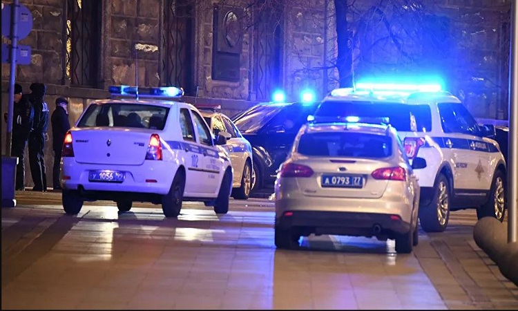 امرأة تنجو من الموت بحادث مؤلم لتقتل على الفور في آخر (فيديو)