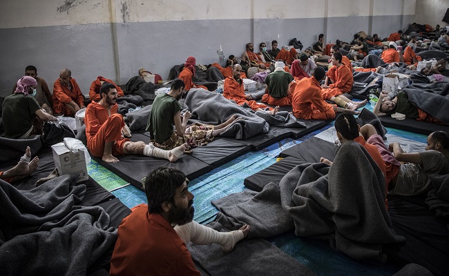 صحيفة أميركية: احتمال هروب 10 آلاف من معتقلي داعش في سوريا يقلق واشنطن