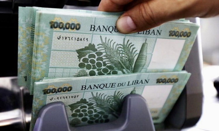 انهيار تاريخي لليرة اللبنانية أمام الدولار