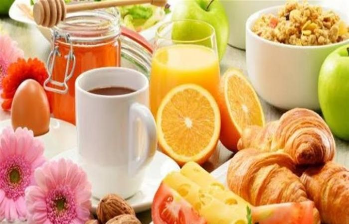 اطعمة غير صحية على الفطور تؤدي لزيادة الوزن