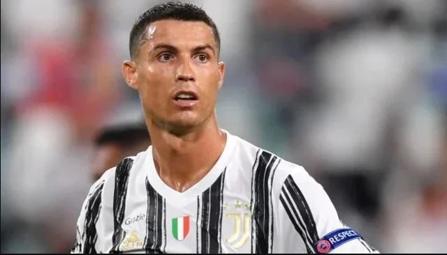 قبل ساعات من مواجهة برشلونة... كريستيانو يصدم جماهيره بتعليق 'متهور'