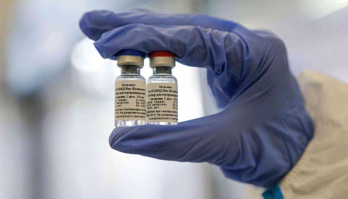 خبراء بريطانيون: لقاح كورونا الروسي أثبت فعاليته مقارنة باللقاحات الأخرى