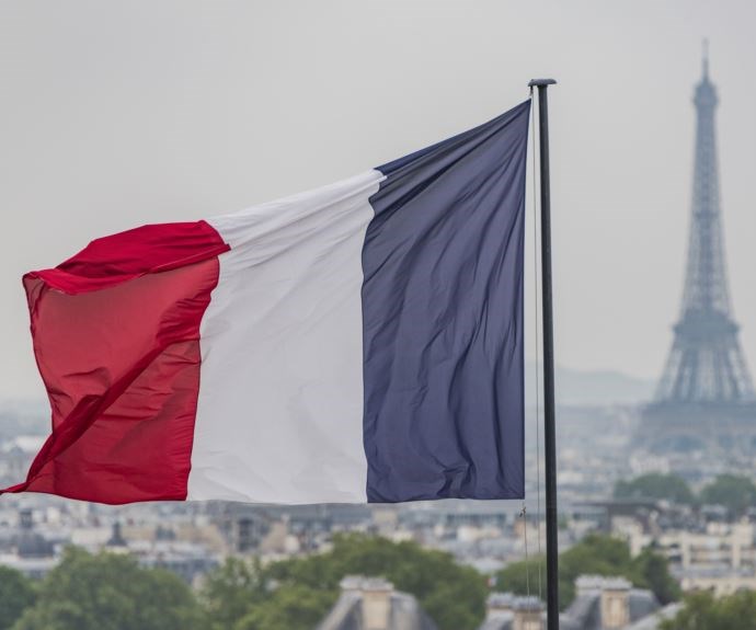 فرنسا تعلن موقفها من 