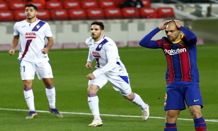 برشلونة يتعثر على ملعبه ويسقط في فخ التعادل أمام إيبار (فيديو)