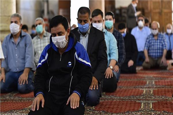 صلاة عيد الاضحى.. دول عربية تقيمها واخرى تمنعها