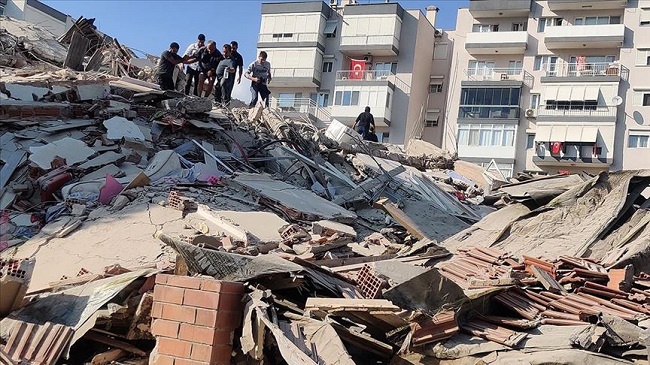 زلزال جديد يضرب المنطقة مع ارتفاع حصيلة ضحايا زلزال إزمير في تركيا