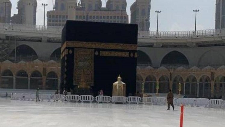 في حدث نادر.. الحرم المكي خال من المعتمرين والزائرين (صور)