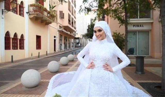 بالفيديو.. انفجار المرفأ يحول جلسة تصوير ‘عروس بيروت’ الى لحظات هلع