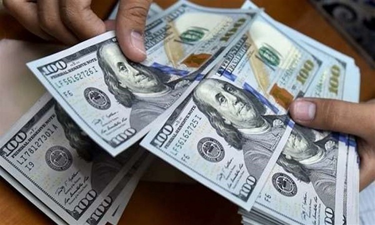 بعد انخفاض طفيف.. الدولار الأميركي يعاود ارتفاعه أمام الدينار العراقي