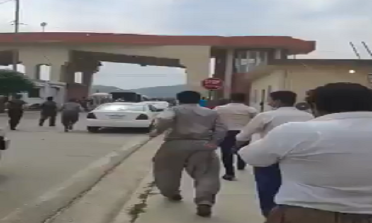بالفيديو.. فقدان السيطرة على منفذ حدودي والآف الايرانيين يقتحمون دون فحص طبي