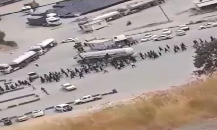 كوردستان تغلق معبر باشماخ بعد دخول آلاف الإيرانيين (عنوة)
