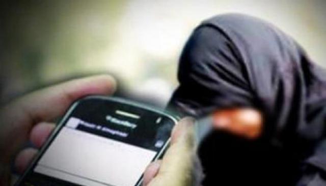 ​  القبض على (العاشق المجنون) وإعترافه بإبتزاز السيدات بمقاطع فاضحة