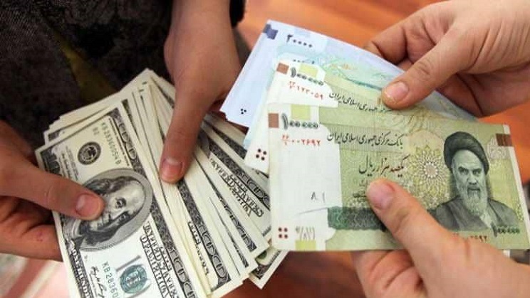 تهاوي العملة الايرانية والنفط يصعد لأعلى مستوى في سنوات