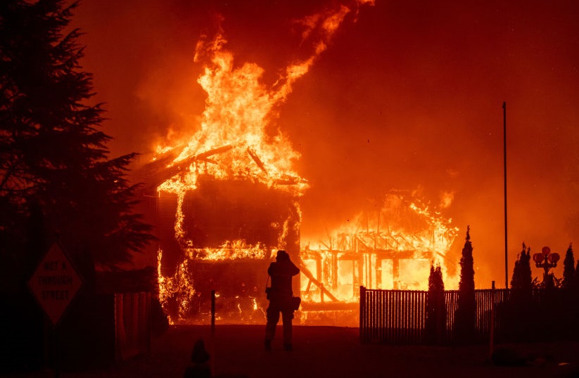 مقتل وفقدان أكثر من 200 شخص بحرائق في غابات كاليفورنيا