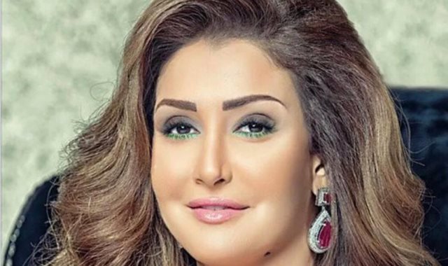 غادة عبد الرازق تثير الجدل مجددا بصورة على السرير