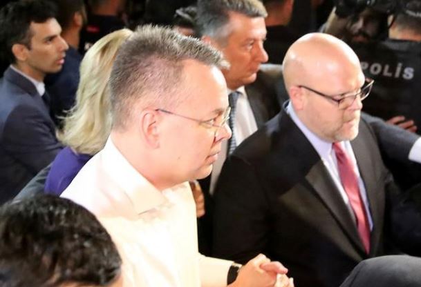 القس الأمريكي برانسون يصل واشنطن بعد إطلاق سراحه في تركيا