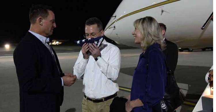 ترامب يستقبل القس برونسون في البيت الابيض