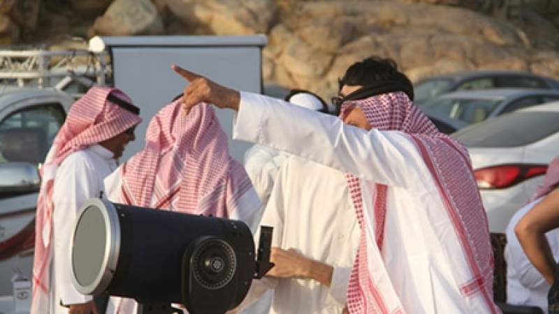 السعودية.. أنباء عن رؤية هلال شهر شوال وغدا أول أيام العيد 
