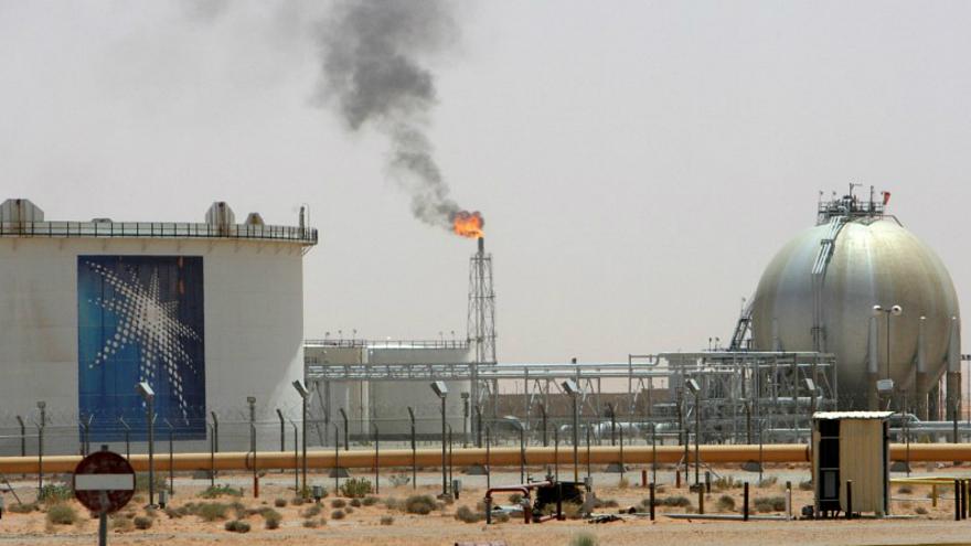 ارتفاع أسعار النفط بعد خفض السعودية إنتاجها من الخام