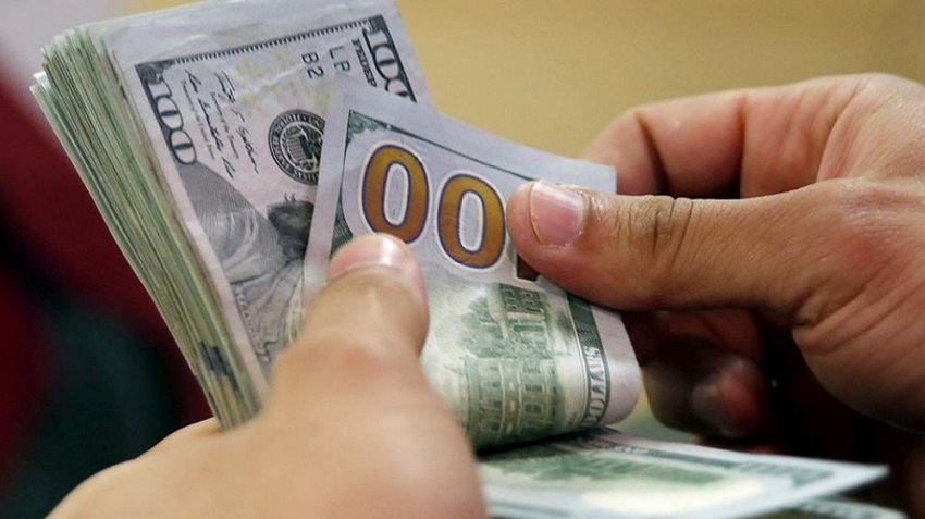 أسعار الدولار تشهد إرتفاعا أمام الدينار