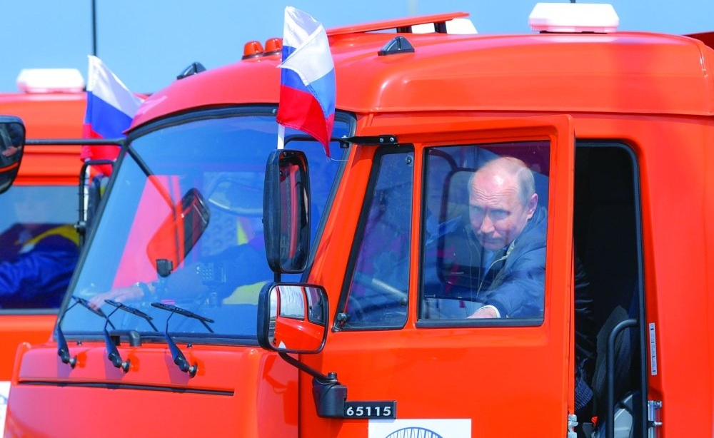 بوتين يدشن أطول جسر في أوروبا يربط بين روسيا وشبه جزيرة القرم