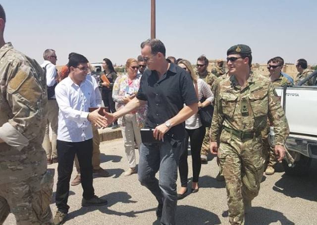 ماكغورك يجري مباحثات مع قوات سوريا الديمقراطية في الرقة