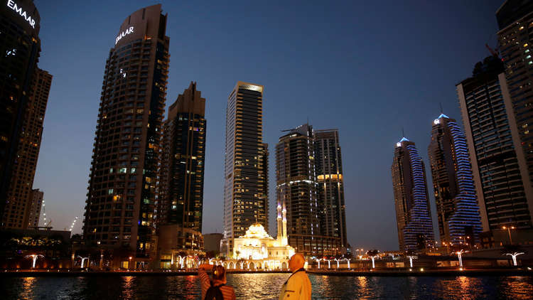 الامارات تصدر شروطا للحصول على اقامة طويلة الامد فيها