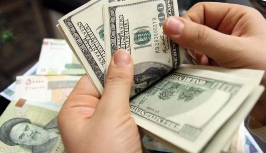 الدولار ينخفض مقارنة بالأمس