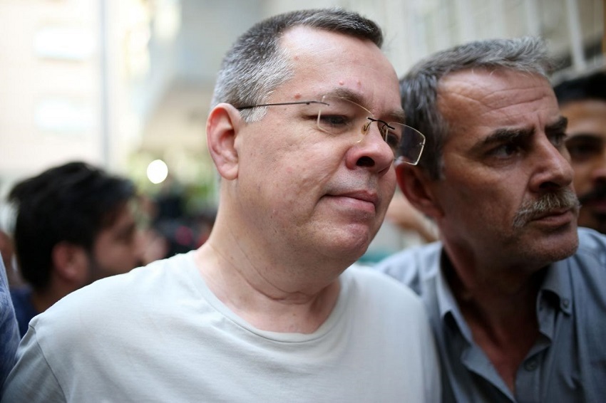 ترامب ينفذ تهديده.. ويعاقب وزيري العدل والداخلية في تركيا